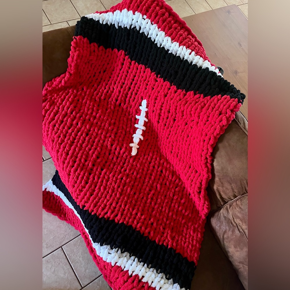 Cozy Hand-knit Football Chunky Yarn Throw Blanket